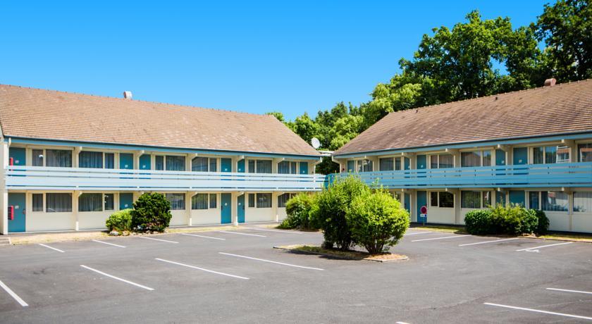 Hotel Campanile Melun Sud - Dammarie Les Lys Zewnętrze zdjęcie